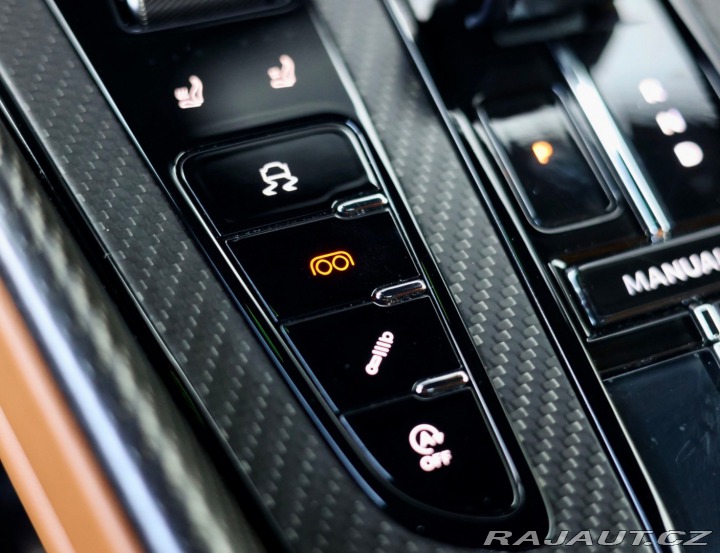 Aston Martin DB12 4.0 V8, Iridiscent Emera 2023