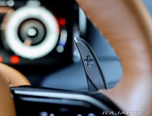 Aston Martin DB12 4.0 V8, Iridiscent Emera 2023