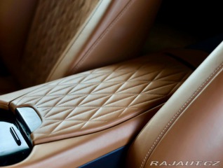 Aston Martin DB12 4.0 V8, Iridiscent Emera 2023
