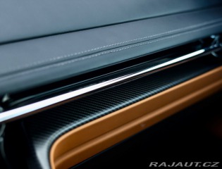 Aston Martin DB12 4.0 V8, Iridiscent Emera 2023