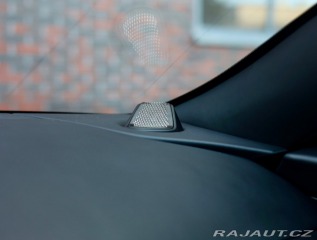 Aston Martin DB12 4.0 V8, Iridiscent Emera 2023