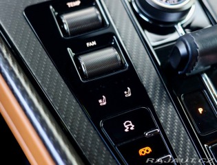 Aston Martin DB12 4.0 V8, Iridiscent Emera 2023