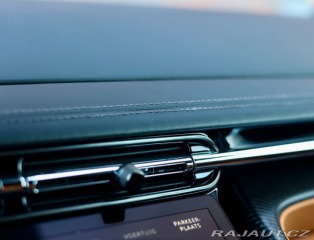 Aston Martin DB12 4.0 V8, Iridiscent Emera 2023