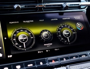 Aston Martin DB12 4.0 V8, Iridiscent Emera 2023