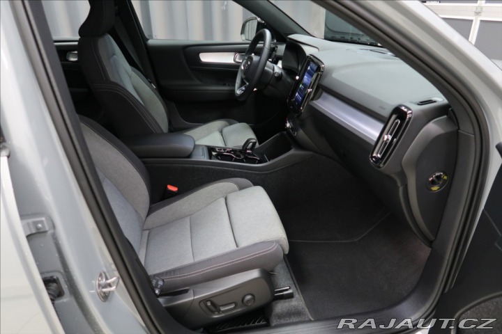 Volvo XC40 2,0 Plus, B3 Mild hybrid, 2024