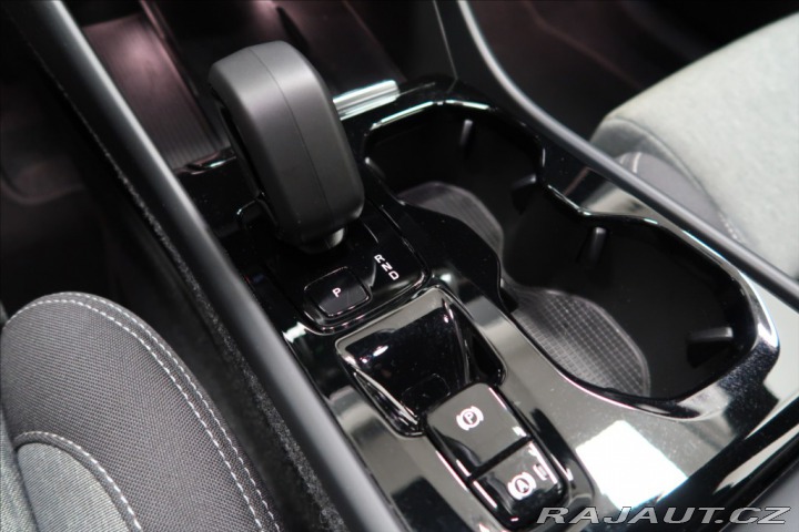 Volvo XC40 2,0 Plus, B3 Mild hybrid, 2024