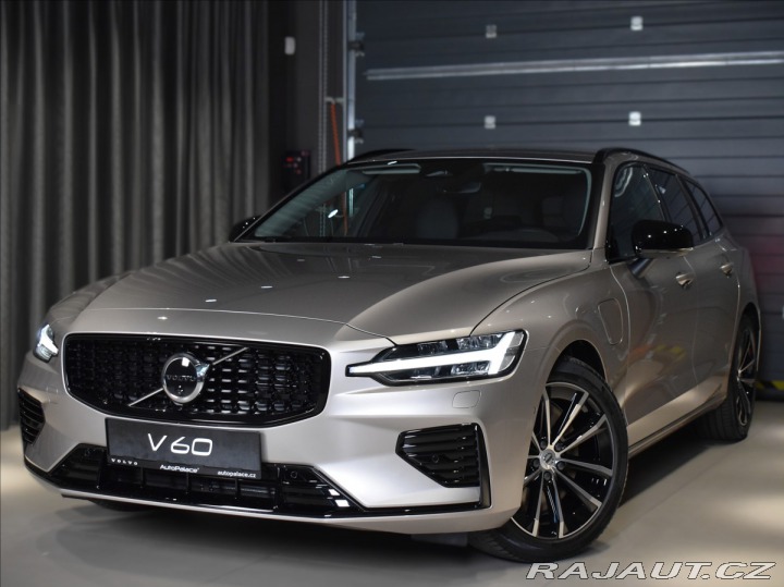 Volvo V60 2,0 T8 Plus Dark 2025