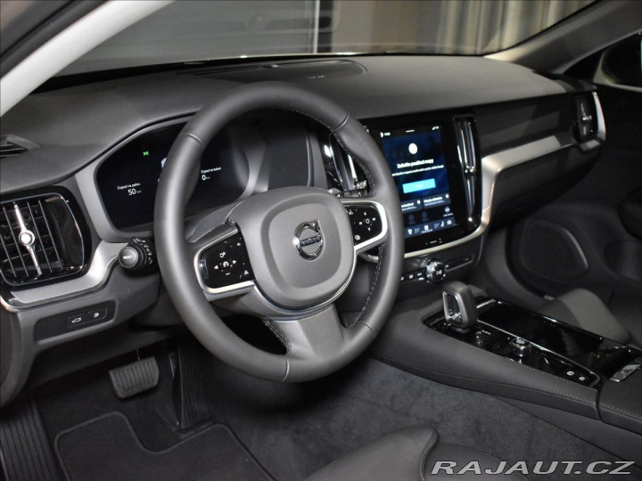 Volvo V60 2,0 T8 Plus Dark 2025