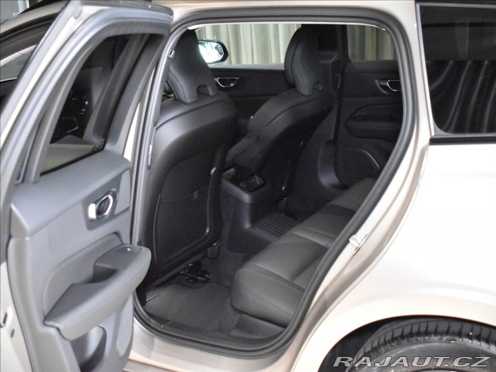 Volvo V60 2,0 T8 Plus Dark 2025