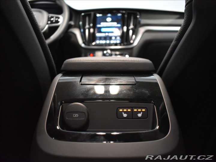 Volvo V60 2,0 T8 Plus Dark 2025