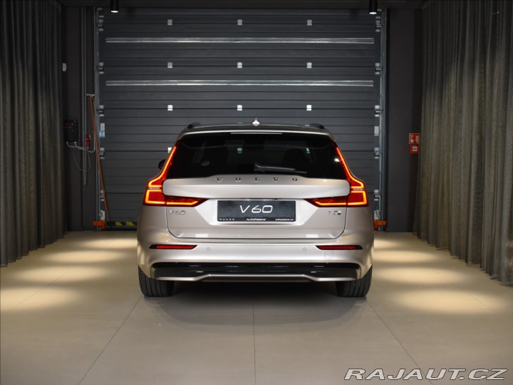 Volvo V60 2,0 T8 Plus Dark 2025