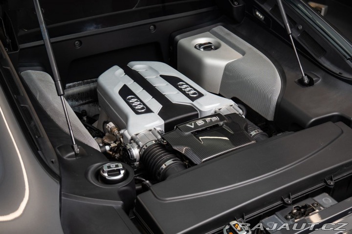 Audi R8 Manuál/V8 FSI 2011