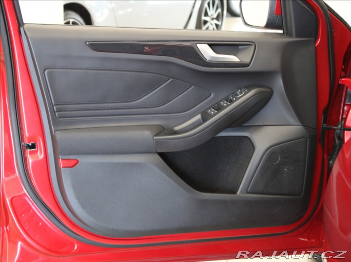 Ford Focus 1,0 EB 114kW AT ST-Line P 2024