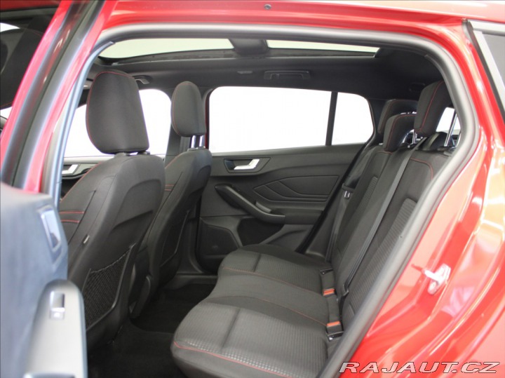 Ford Focus 1,0 EB 114kW AT ST-Line P 2024