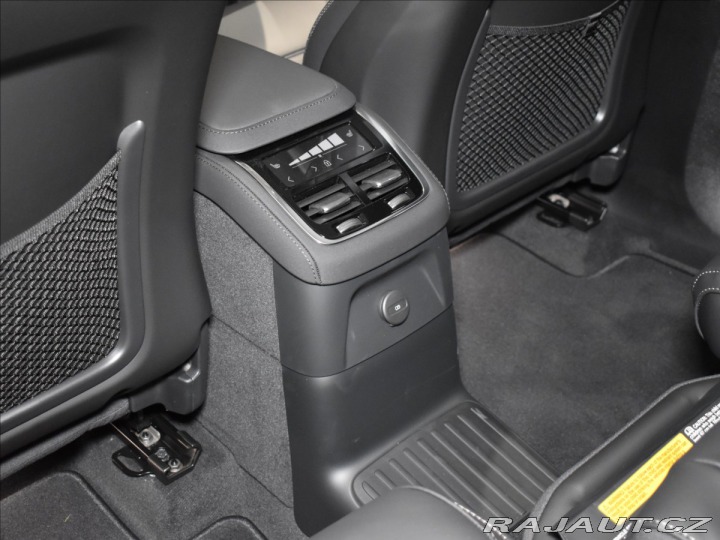 Volvo XC90 2,0 T8 Plus Dark 2025