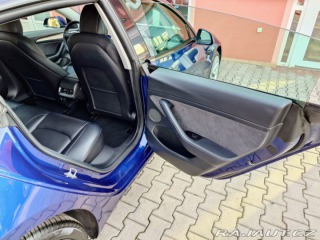 Tesla Model 3  2021