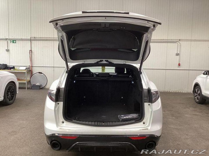 Alfa Romeo Stelvio 154kW Veloce AT8 Připravu 2024