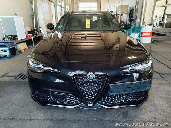 Alfa Romeo Giulia 2.0 Turbo 16V 206kW AT8-Q 2024