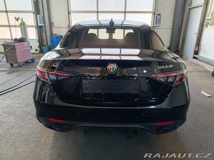 Alfa Romeo Giulia 2.0 Turbo 16V 206kW AT8-Q 2024