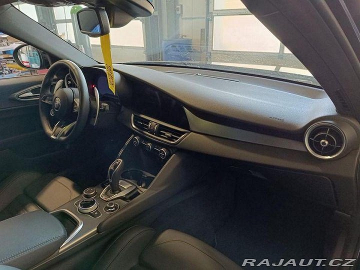 Alfa Romeo Giulia 2.0 Turbo 16V 206kW AT8-Q 2024