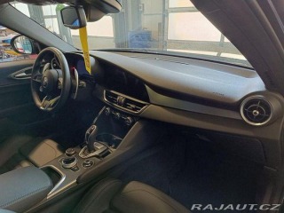 Alfa Romeo Giulia 2.0 Turbo 16V 206kW AT8-Q 2024