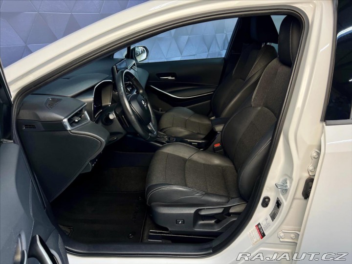 Toyota Corolla 2,0 HYBRID e-CVT TS COMFO 2021