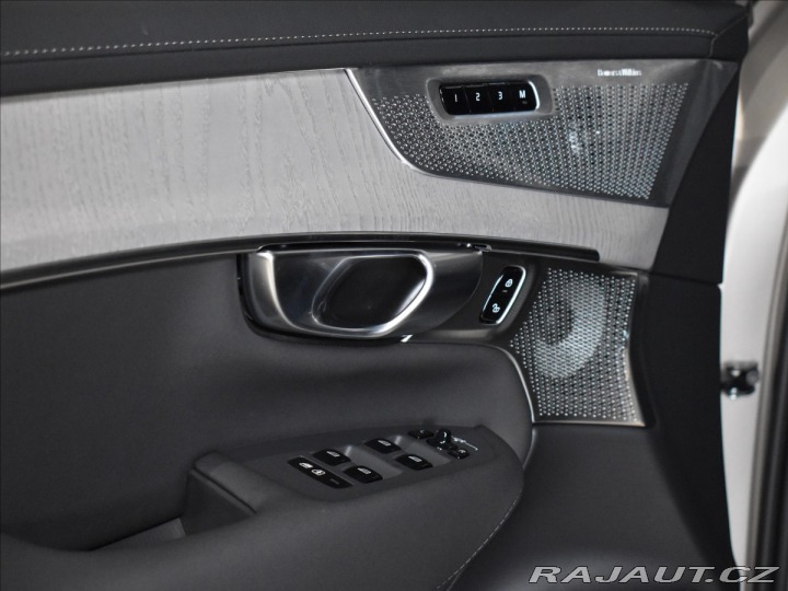 Volvo XC90 2,0 T8 Ultra Dark 2025