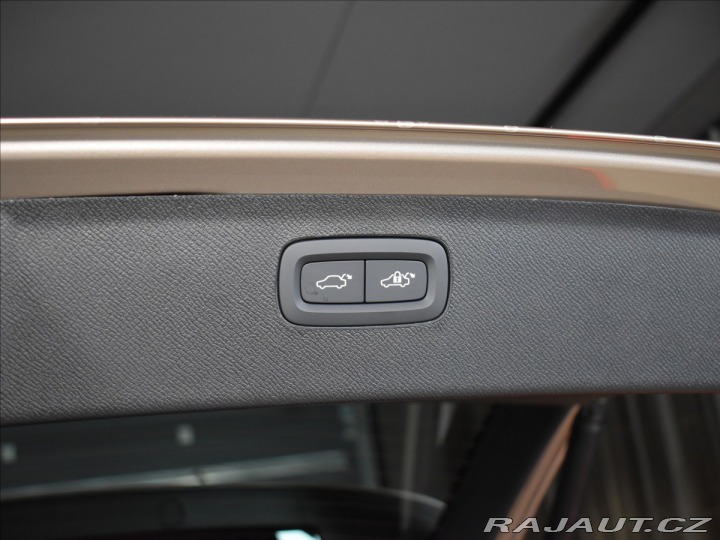 Volvo XC90 2,0 T8 Ultra Dark 2025