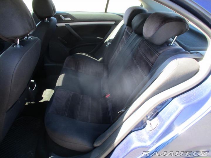 Škoda Octavia 1,6 TDi 77kw klima, Tažné 2012
