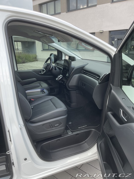 Hyundai Staria Luxury, diesel, 4x4 2023