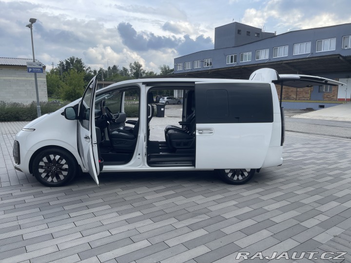 Hyundai Staria Luxury, diesel, 4x4 2023