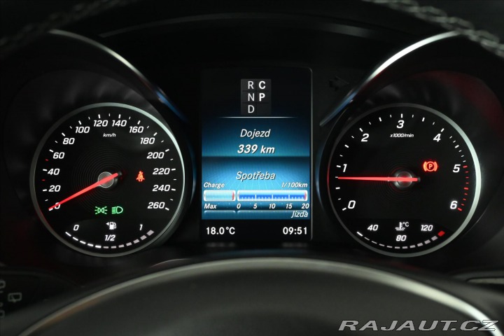 Mercedes-Benz V 2,0 300d 174 KW XL 8/MÍST 2023