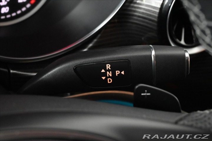 Mercedes-Benz V 2,0 300d 174 KW XL 8/MÍST 2023