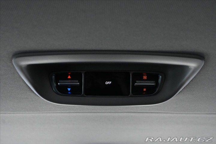 Mercedes-Benz V 2,0 300d 174 KW XL 8/MÍST 2023