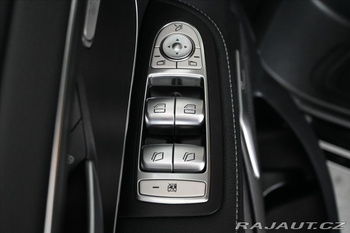 Mercedes-Benz V 2,0 300d 174 KW XL 8/MÍST 2023