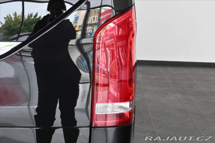 Mercedes-Benz V 2,0 300d 174 KW XL 8/MÍST 2023