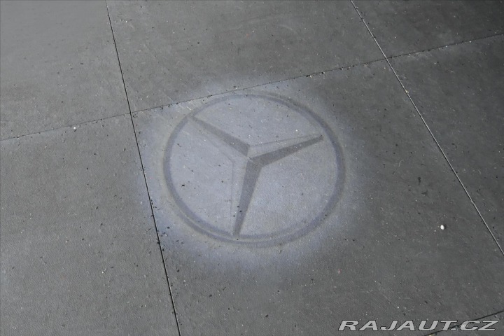 Mercedes-Benz V 2,0 300d 174 KW XL 8/MÍST 2023