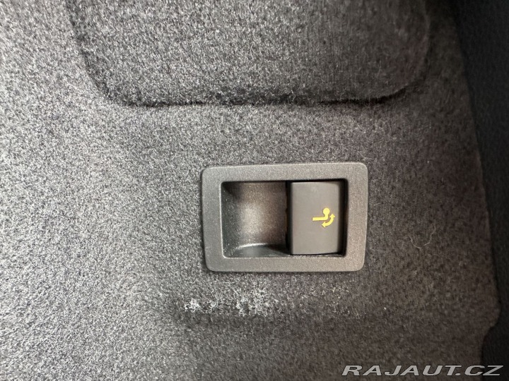Škoda Karoq REZERVOVÁNO! 1,5TSI 110kW 2019