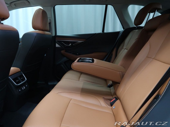 Subaru Outback TOURING 4X4. REZERVACE! 2025