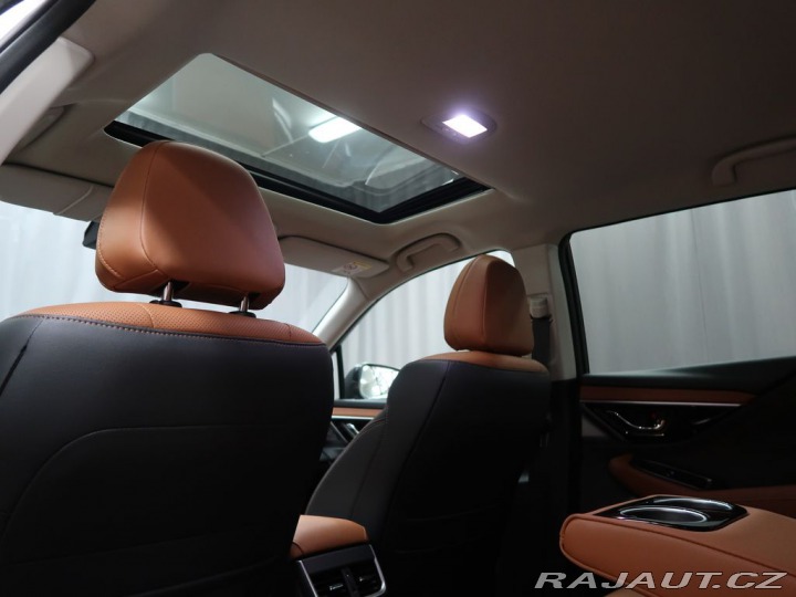 Subaru Outback TOURING 4X4. REZERVACE! 2025