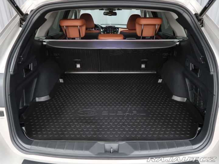 Subaru Outback TOURING 4X4. REZERVACE! 2025