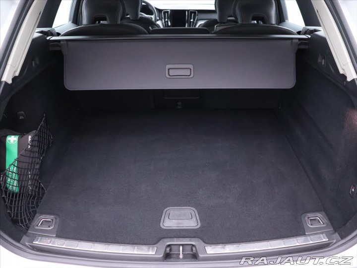 Volvo XC60 2,0 B5 183kW AWD Momentum 2022
