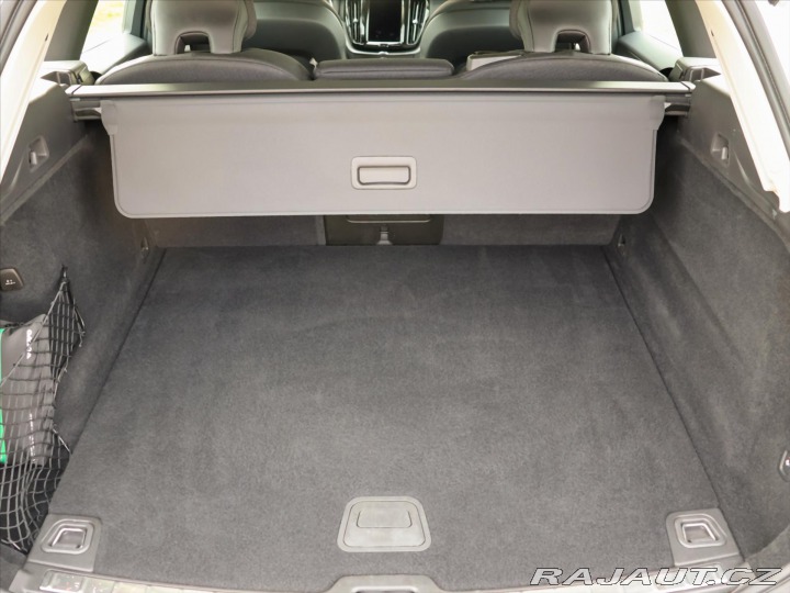 Volvo XC60 2,0 B5 183kW AWD Summum D 2022