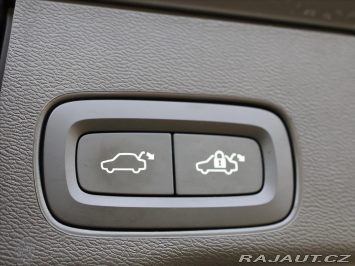 Volvo XC60 2,0 B5 183kW AWD Summum P 2022