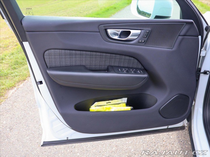 Volvo XC60 2,0 B5 183kW AWD Summum P 2022