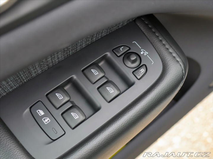 Volvo XC60 2,0 B5 183kW AWD Summum D 2022