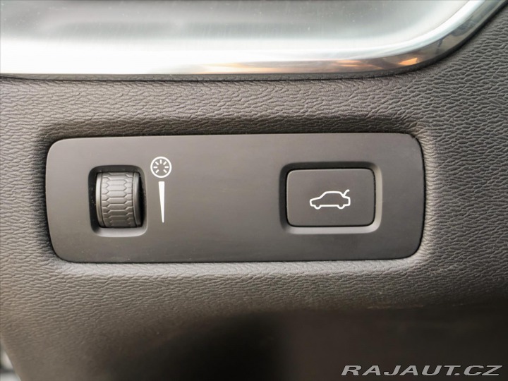 Volvo XC60 2,0 B5 183kW AWD Summum D 2022