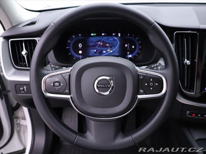 Volvo XC60 2,0 B5 183kW AWD Momentum 2022