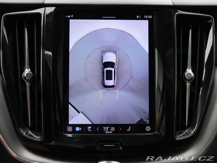 Volvo XC60 2,0 B5 183kW AWD Momentum 2022