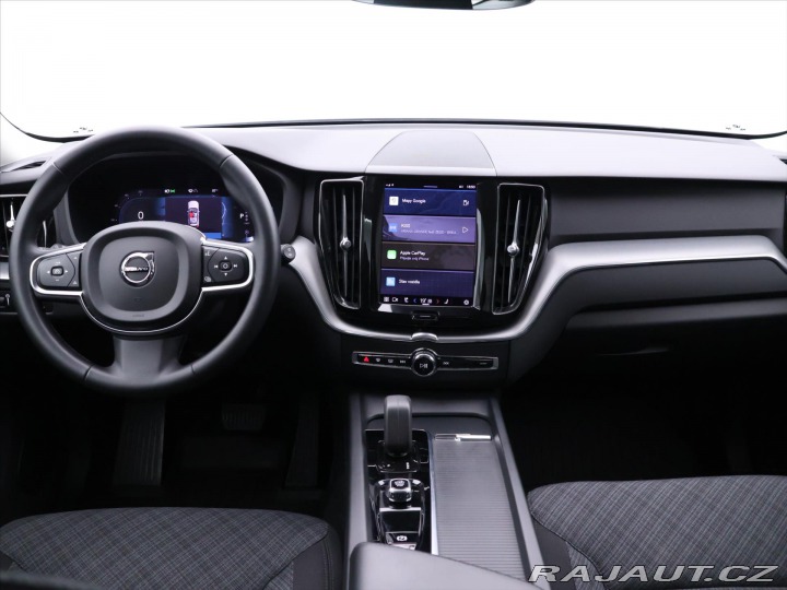 Volvo XC60 2,0 B5 183kW AWD Momentum 2022